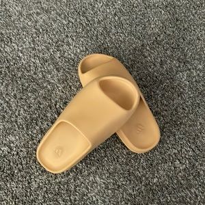 Desert Sand Yeesy Slides